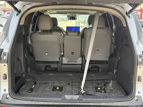 Used 2025 Toyota Sienna XLE FWD image 34