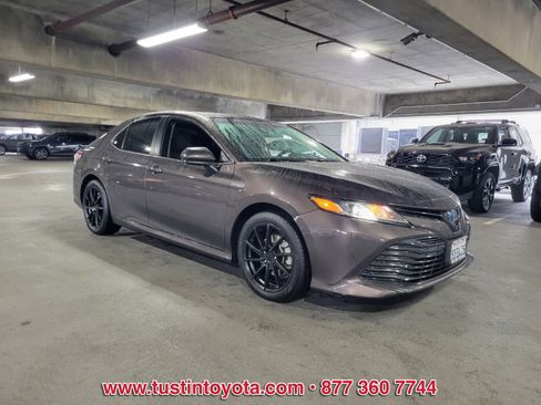 Used 2020 Toyota Camry LE w/ Carpet Mat Package image 2
