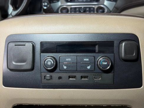 Used 2017 Chevrolet Suburban Premier AWD/4WD image 26
