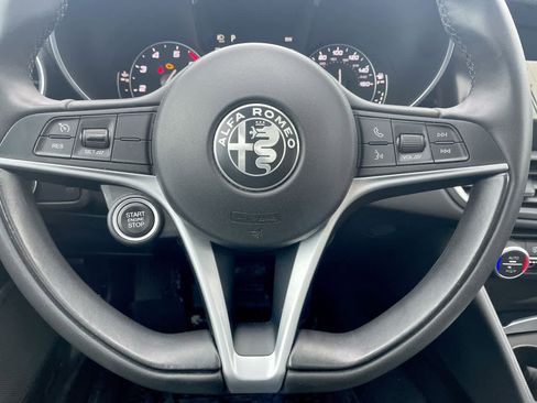 Used 2019 Alfa Romeo Giulia image 10