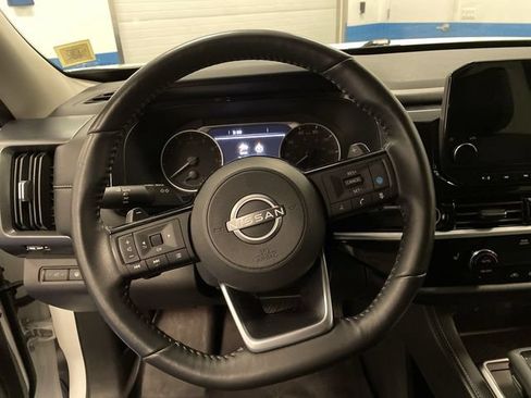 Used 2024 Nissan Pathfinder SL w/ Black Appearance Package AWD/4WD image 14