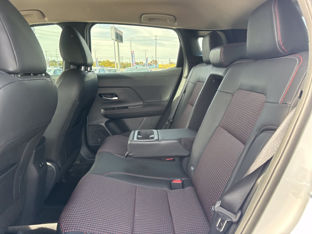Used 2025 Nissan Kicks SR AWD/4WD image 11