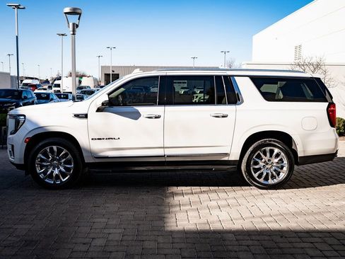 Used 2021 GMC Yukon XL Denali image 12