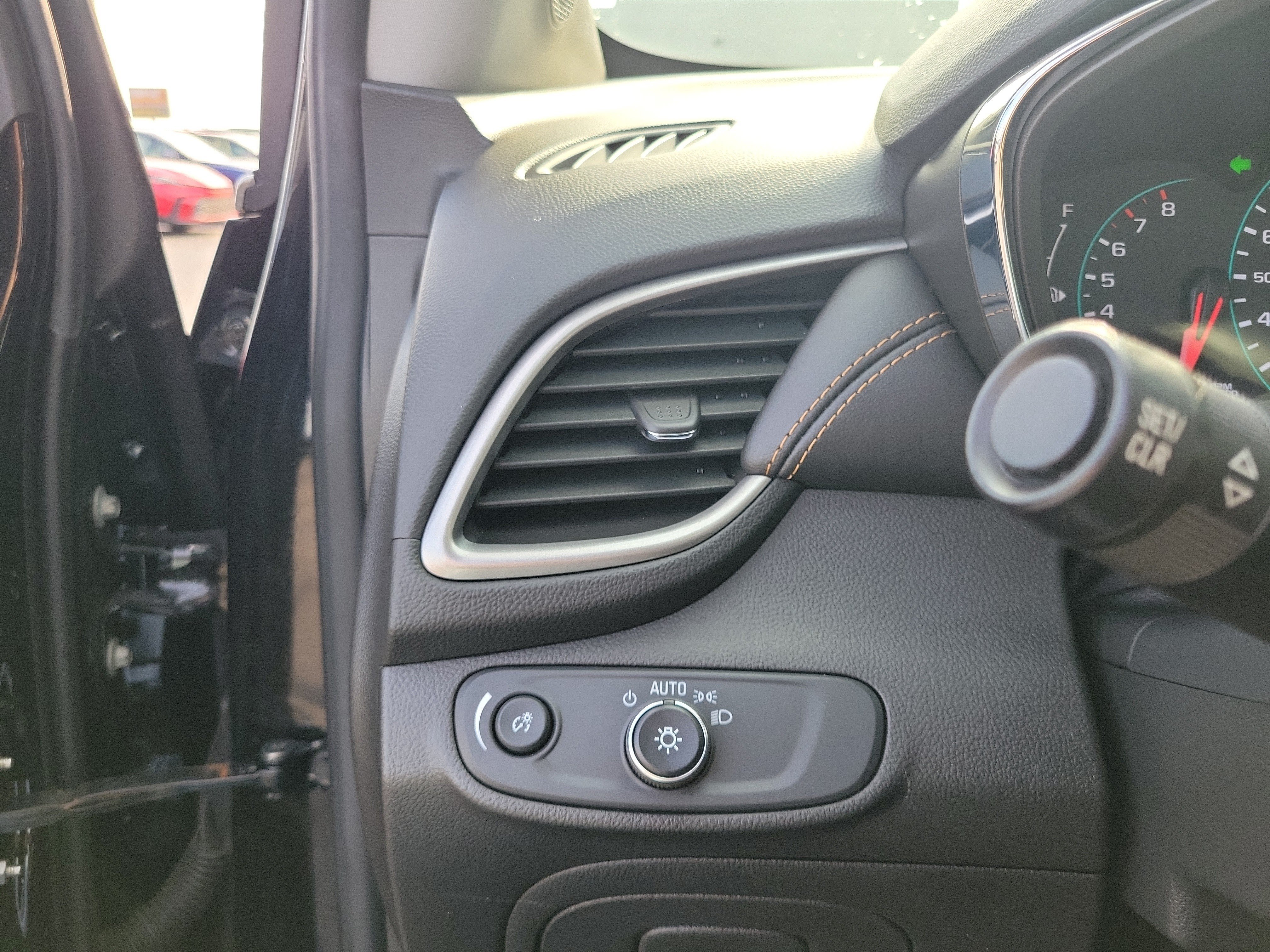 Used 2020 Chevrolet Trax LT w/ LT Convenience Package FWD image 20
