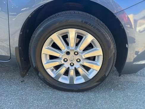 Used 2016 Toyota Sienna LE image 8