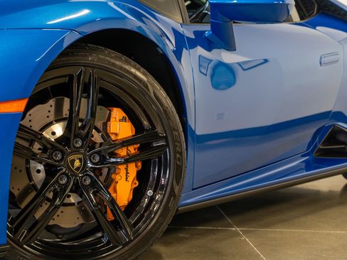 Used 2020 Lamborghini Huracan EVO RWD image 15