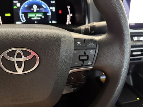 Used 2025 Toyota Camry LE FWD image 25