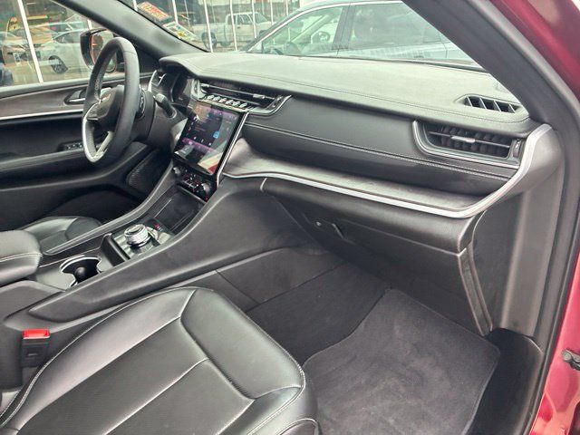 Used 2025 Jeep Grand Cherokee L Limited w/ Luxury Tech Group II RWD image 12