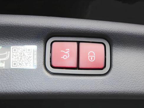 Used 2025 Mercedes-Benz C 300 C 300 image 16