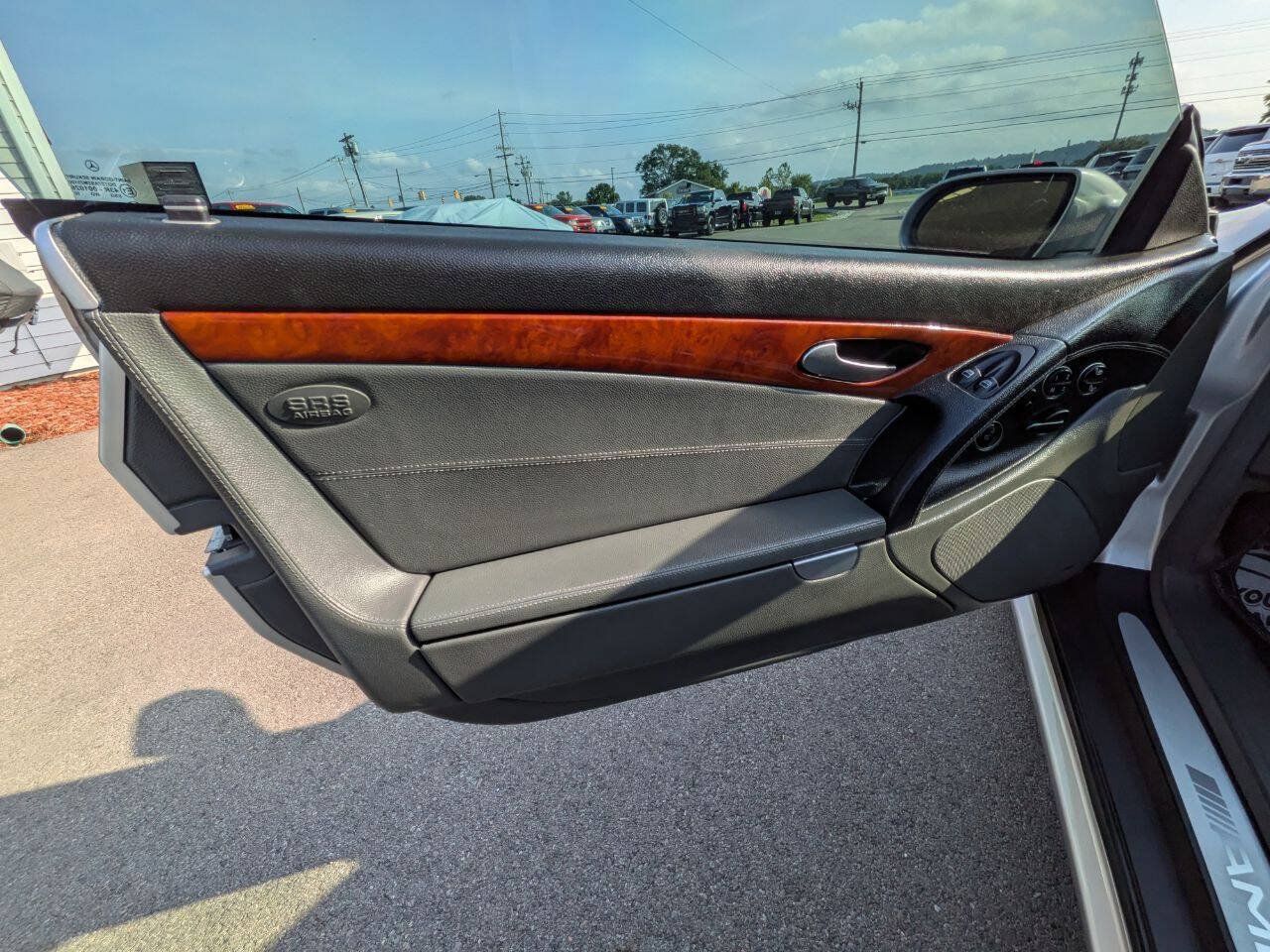 Used 2005 Mercedes-Benz SL 55 AMG image 22