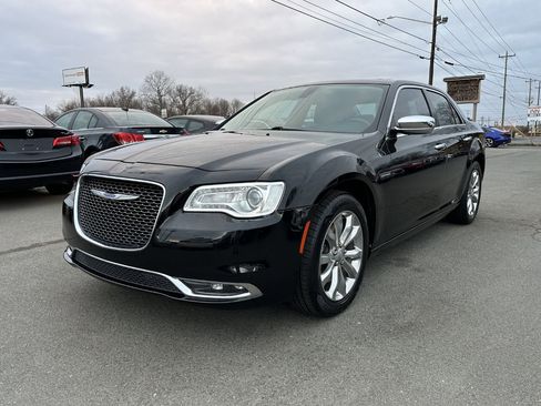 Used 2019 Chrysler 300 Limited image 3