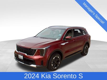 Used 2024 Kia Sorento S w/ Panoramic Sunroof Package