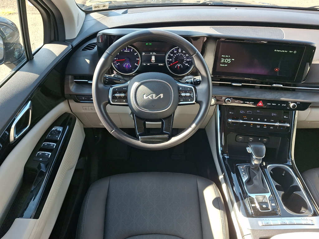 Used 2024 Kia Carnival EX FWD image 21