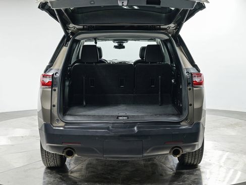 Used 2020 Chevrolet Traverse LT w/ LT Premium Package image 6