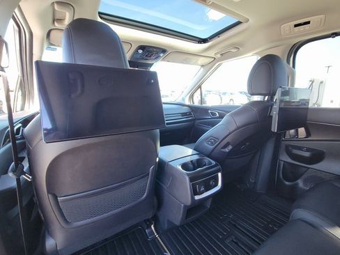 Used 2025 Kia Carnival SX image 11