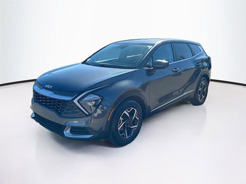 Used 2023 Kia Sportage LX image 3