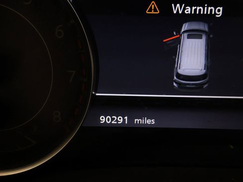 Used 2021 Nissan Armada SL w/ Captain's Chairs Package image 9