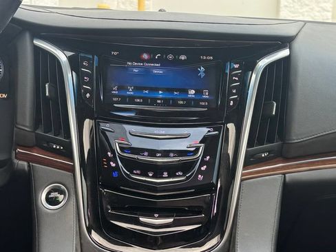 Used 2015 Cadillac Escalade Luxury AWD/4WD image 15