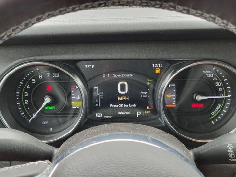 Used 2023 Jeep Wrangler Unlimited Sahara w/ Cold Weather Group AWD/4WD image 14