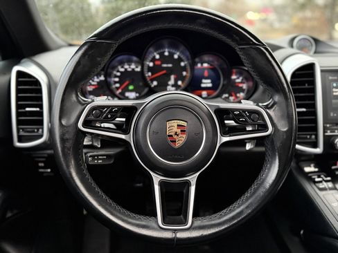 Used 2018 Porsche Cayenne Platinum Edition image 26
