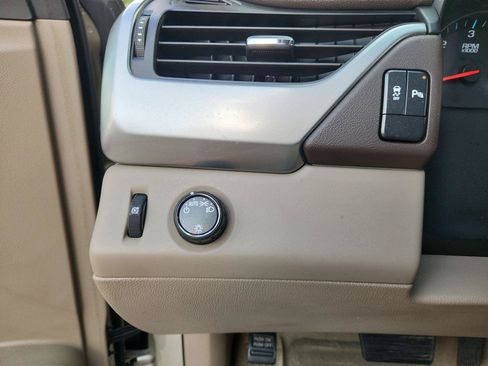 Used 2015 Chevrolet Suburban LS RWD image 17