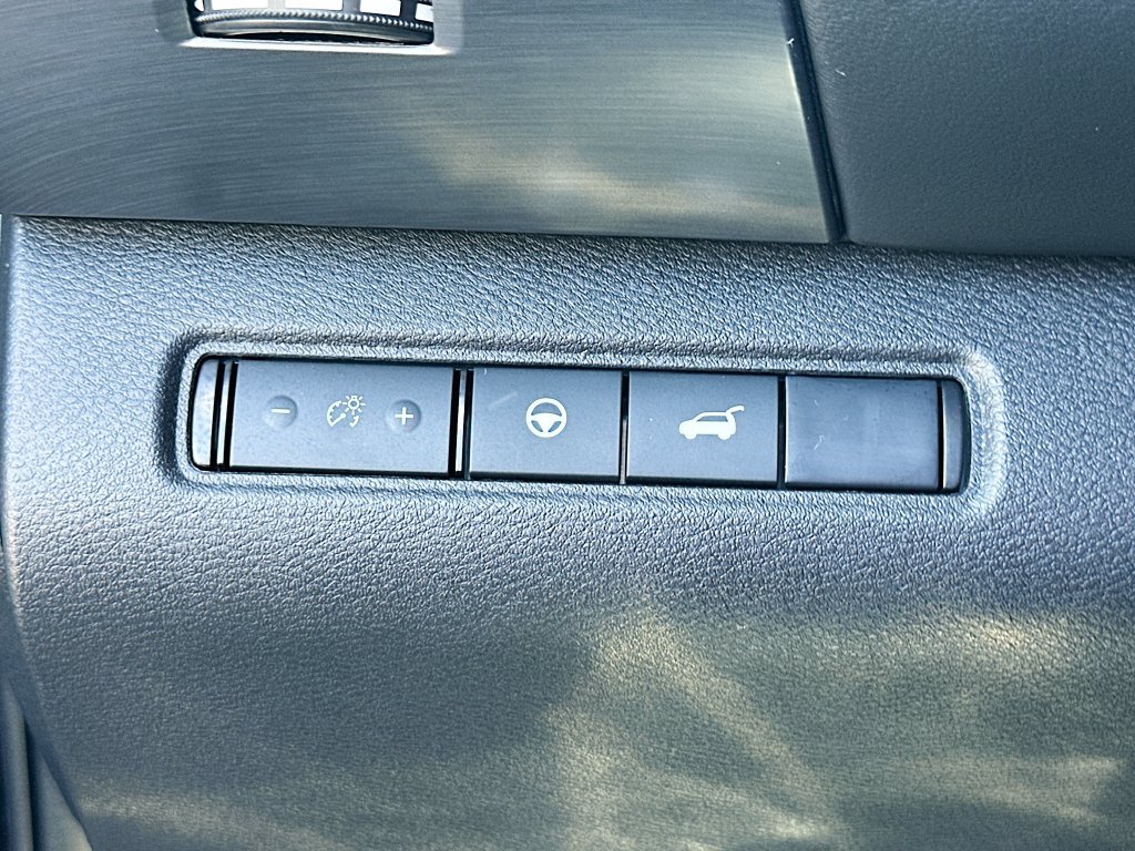 Used 2025 Nissan Pathfinder SL FWD image 10