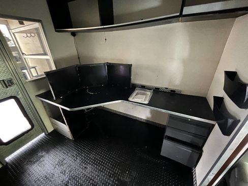 Used 2015 Ford E-450 and Econoline 450 Super Duty w/ Power Windows & Locks Group image 15