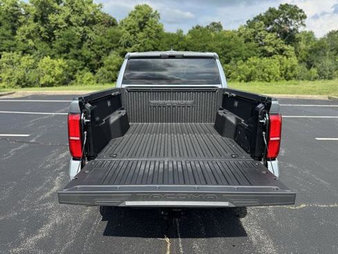 Certified 2025 Toyota Tacoma TRD Off-Road image 8