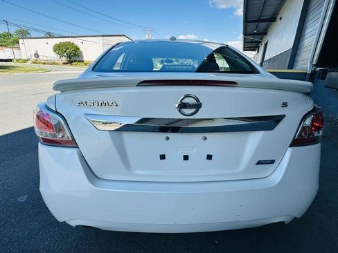 Used 2014 Nissan Altima 2.5 S w/ Sport Value Package FWD image 4
