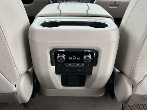 New 2026 GMC Yukon Denali w/ Denali Reserve Package AWD/4WD image 22