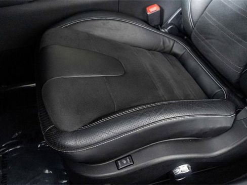 Used 2015 Nissan GT-R Premium image 27