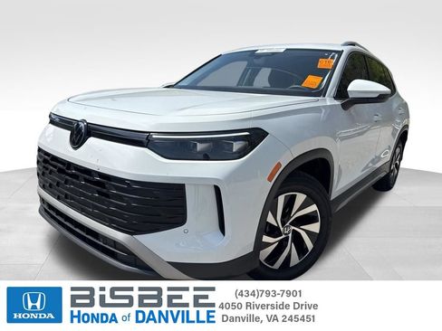 Used 2025 Volkswagen Tiguan S image 1