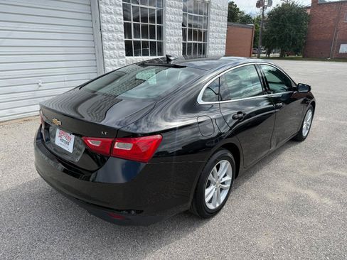 Used 2017 Chevrolet Malibu LT FWD image 5