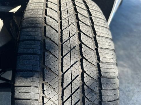 Used 2023 GMC Yukon XL Denali w/ Denali Reserve Package image 11