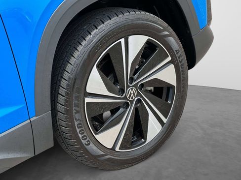 Certified 2024 Volkswagen Taos SE AWD/4WD image 7