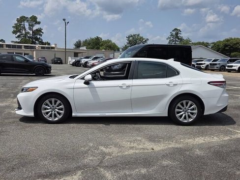Used 2019 Toyota Camry LE FWD image 5