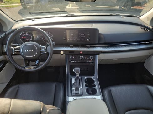 Used 2023 Kia Carnival LX FWD image 15