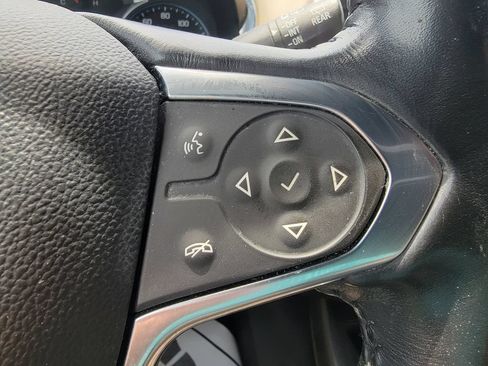 Used 2022 Chevrolet Traverse LT FWD image 16