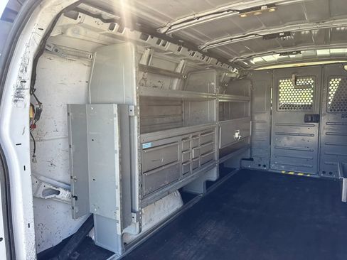 Used 2018 Chevrolet Express 2500 w/ Driver Convenience Package image 18