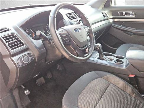 Certified 2018 Ford Explorer XLT FWD image 10