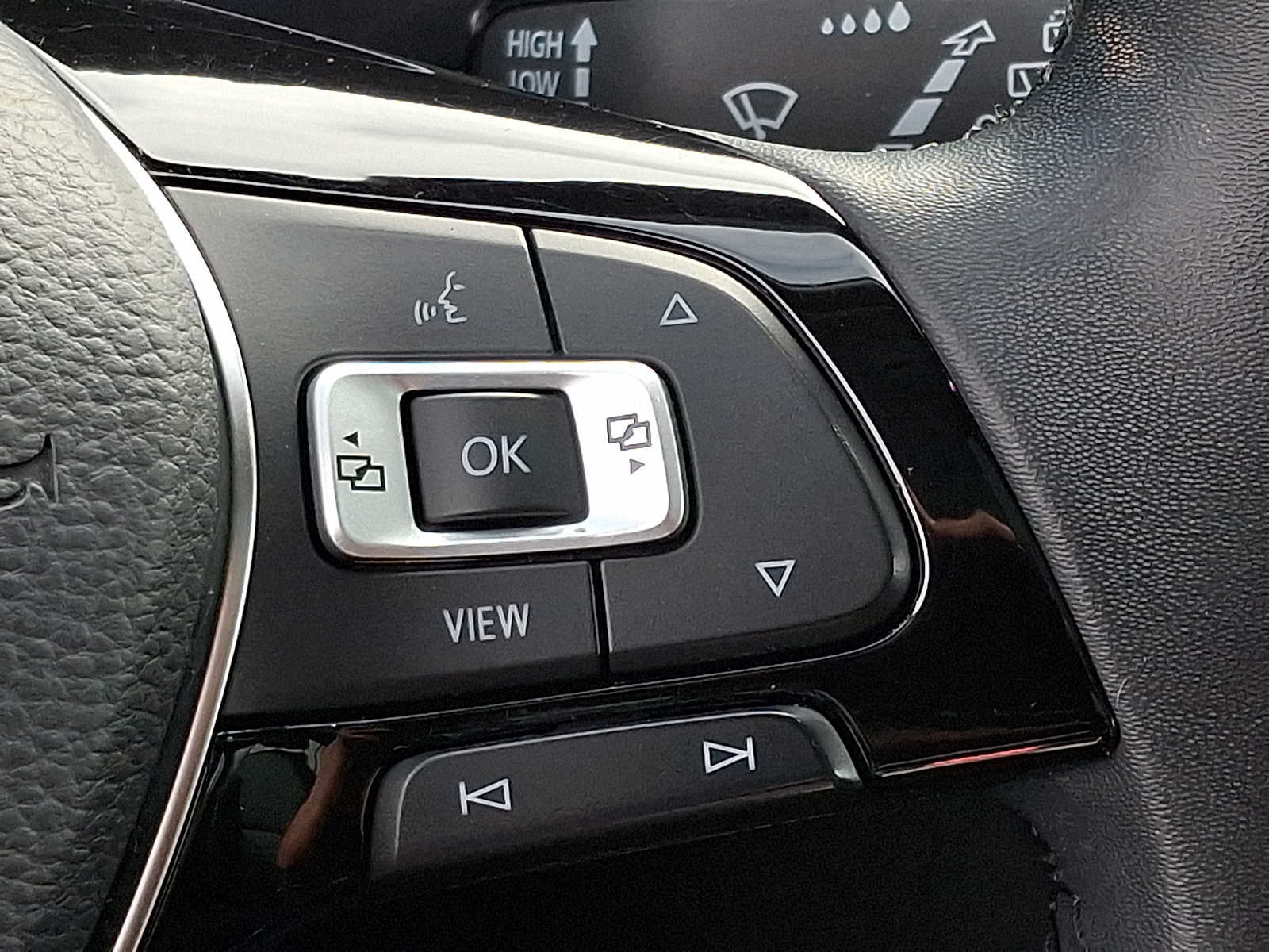 Used 2020 Volkswagen Tiguan SE w/ Panoramic Sunroof Package AWD/4WD image 24