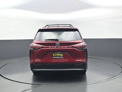 Used 2025 Toyota Sienna Platinum AWD/4WD image 35