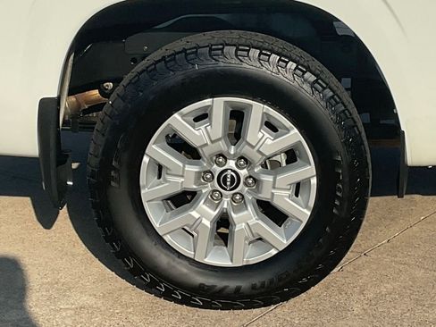 Used 2024 Nissan Frontier SV w/ Technology Package RWD image 7