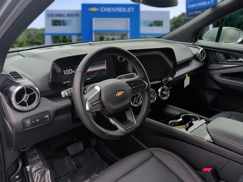 Used 2025 Chevrolet Blazer EV LT AWD/4WD image 12