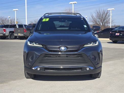 Used 2023 Toyota Venza XLE image 2