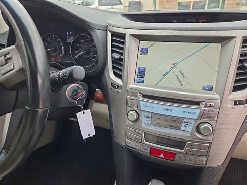 Used 2011 Subaru Outback 2.5i Limited image 25