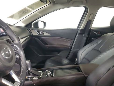 Used 2018 MAZDA MAZDA3 Touring image 21