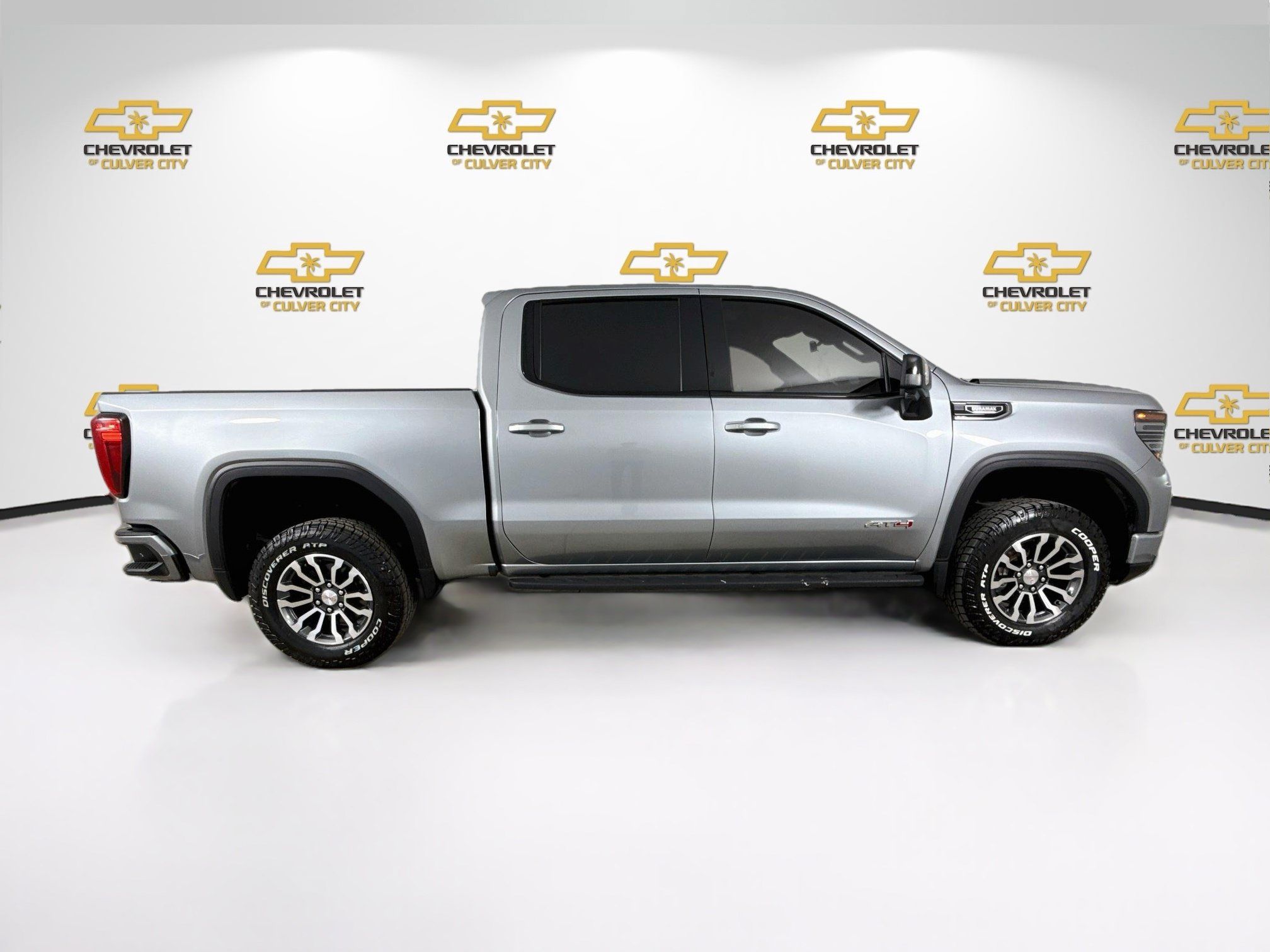Used 2023 GMC Sierra 1500 AT4 w/ AT4 Premium Package AWD/4WD image 9
