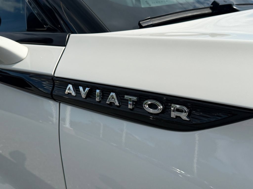 Used 2025 Lincoln Aviator Reserve w/ Jet Appearance Package AWD/4WD image 16
