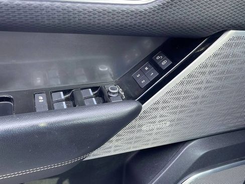Used 2018 Land Rover Range Rover Velar S image 34